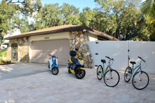 A Forest Pool Calloosaha River Retreat in Fort Myers in Fort Myers, United States