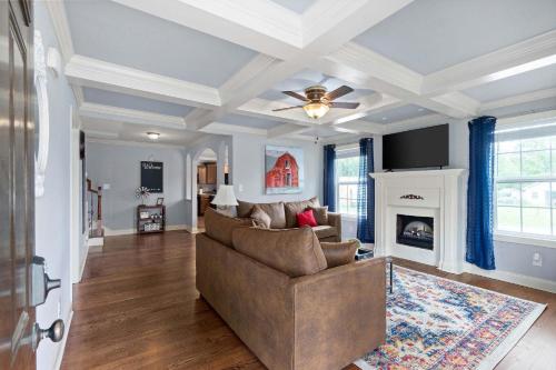 Near Campbell & Downtown Cottage & Carriage House — 4-Star Luxury Hotel in Clarksville, United States
