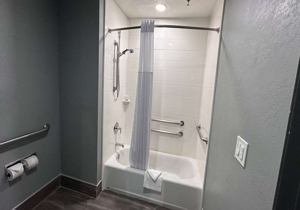 La Quinta Inn & Suites by Wyndham Chicago Gurnee - photo 41