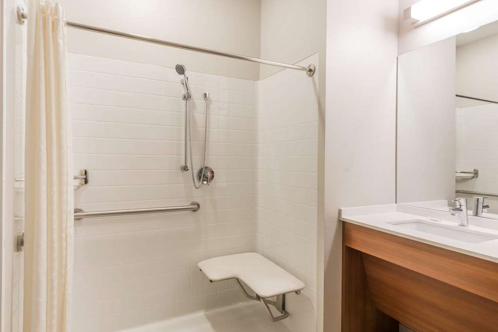 Microtel Inn & Suites By Wyndham Altoona - photo 7
