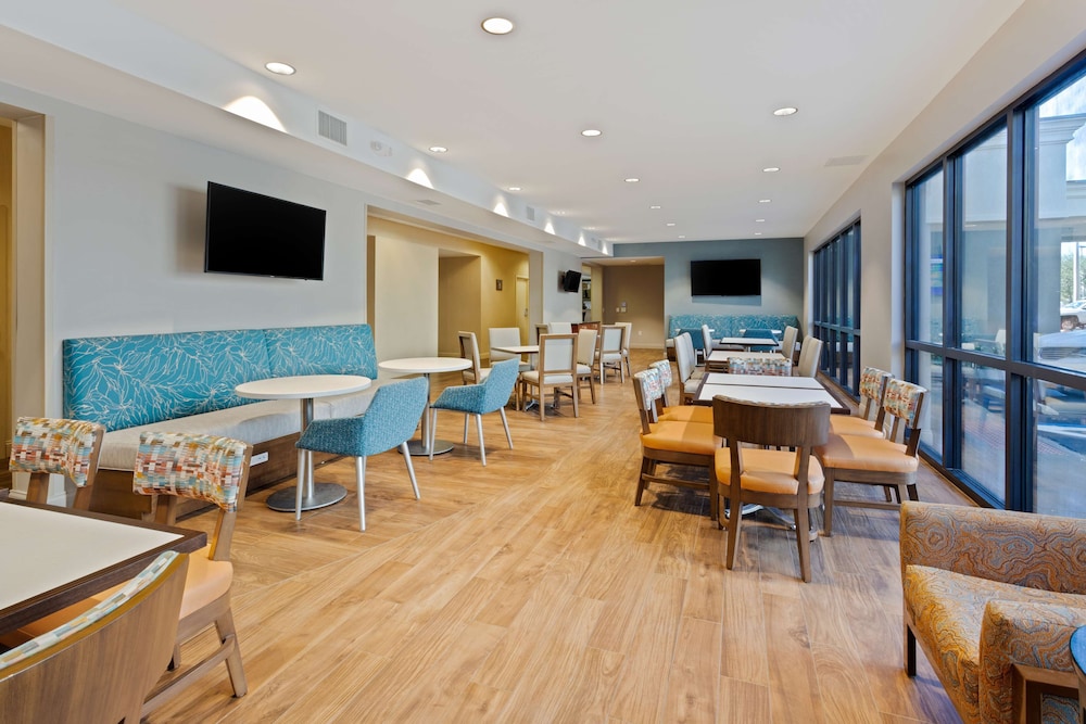 Hampton Inn Cocoa Beach Cape Canaveral - photo 43