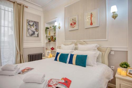 Charmant 150m2 5ch Romantic Centre Ville Clim — 4-Star Luxury Hotel in Paris, France