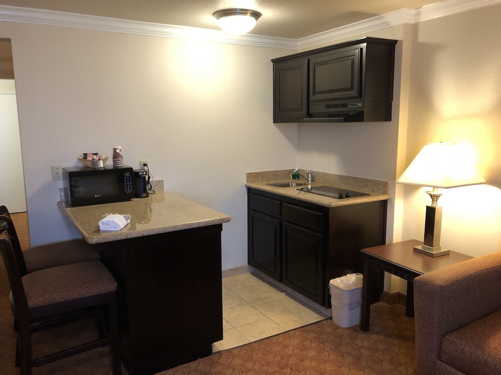 Lompoc Valley Inn and Suites - photo 18