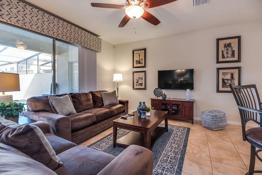 Townhome W private Pool & Free On site Water Park - photo 14