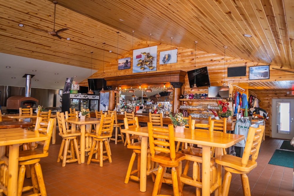 AJ's Lodge and Oven - photo 34