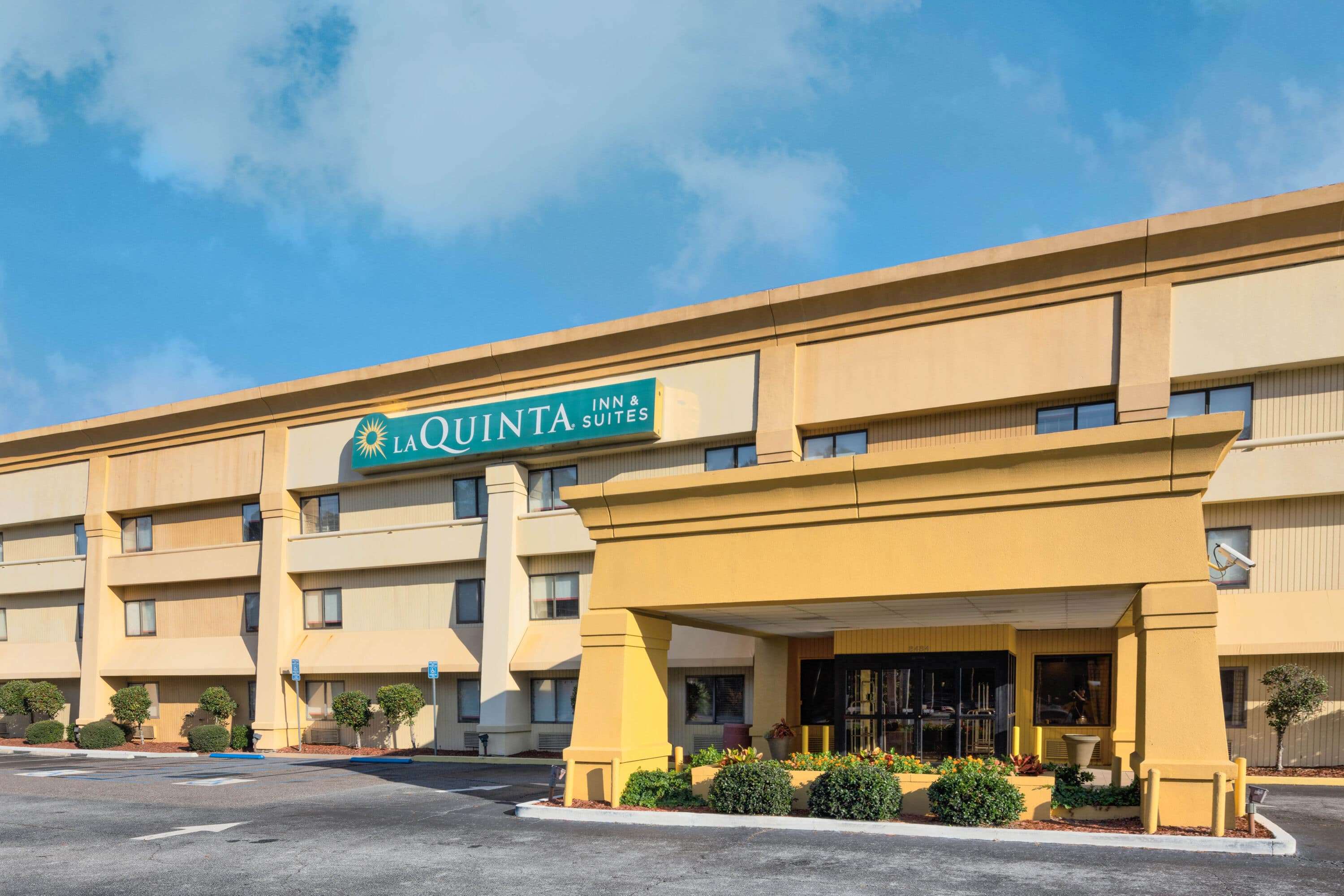 La Quinta Inn & Suites by Wyndham Savannah Southside - photo 4