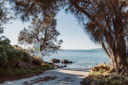 Unwind @Hawley Beach — hotel near Devonport Airport
