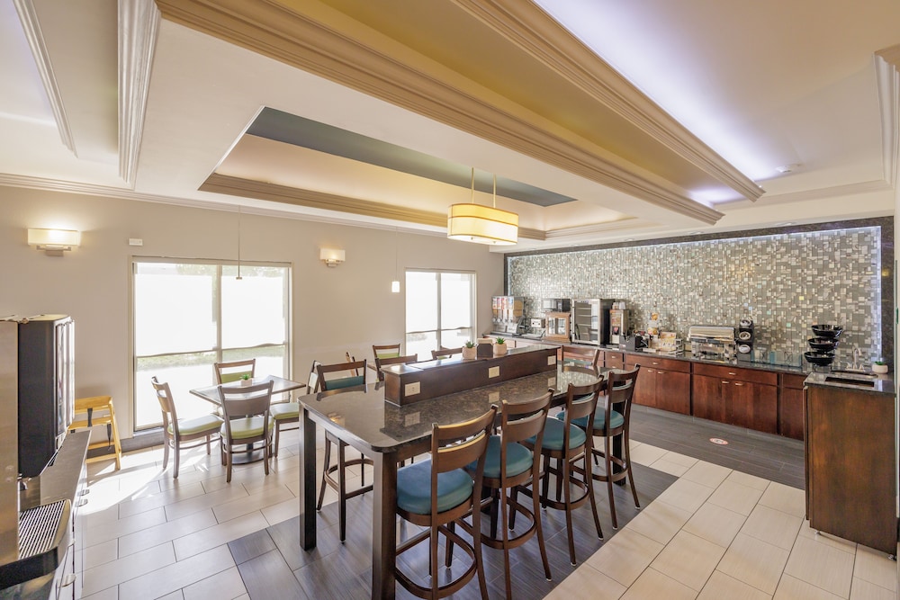 Best Western Elkhart Inn & Suites - photo 31
