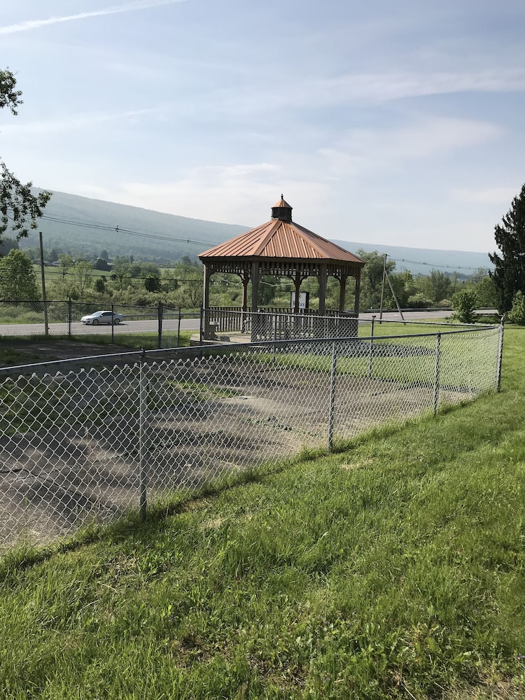 Relax Inn Altoona - photo 97