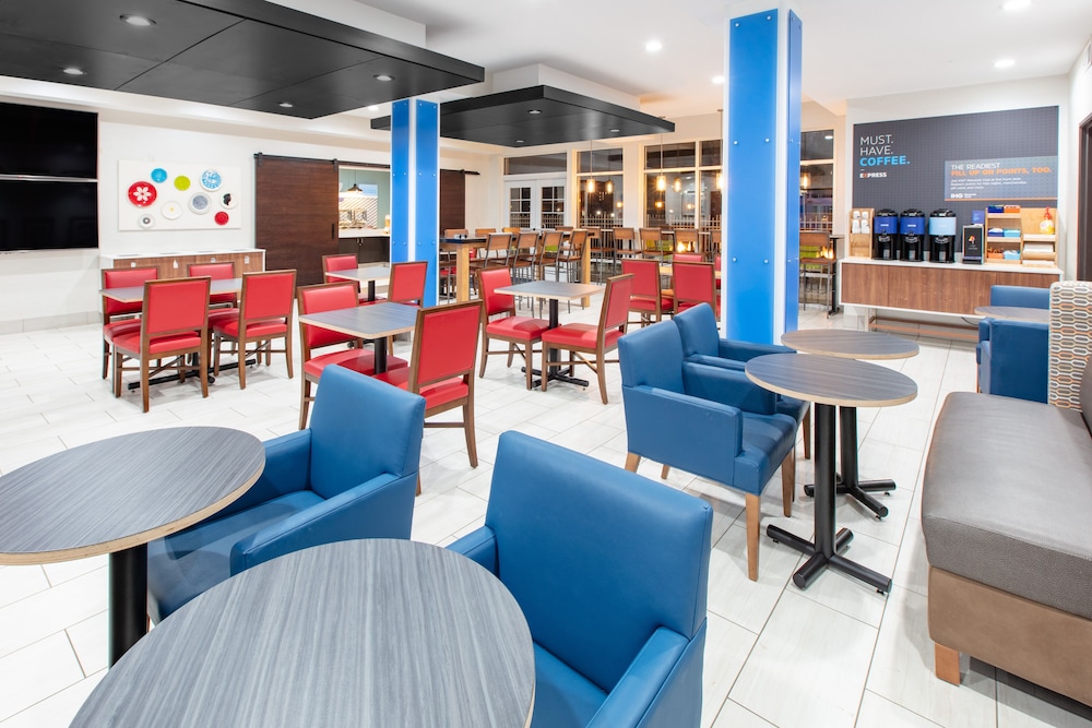 Holiday Inn Express Hotel & Suites Seaside Convention Center by IHG - photo 49