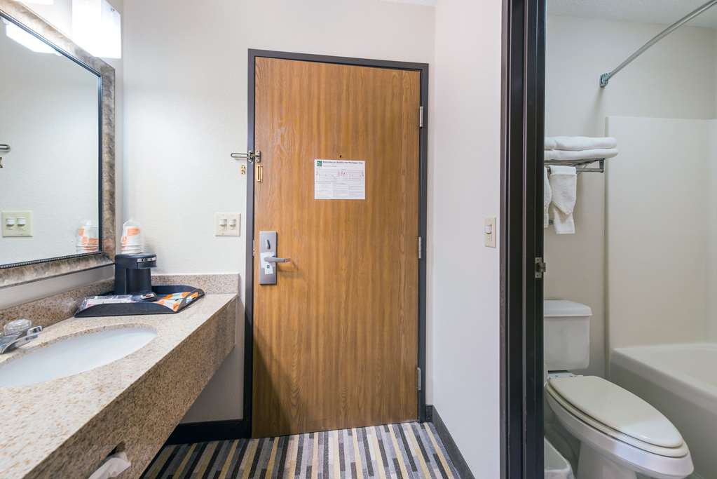 Quality Inn Michigan City South - photo 16