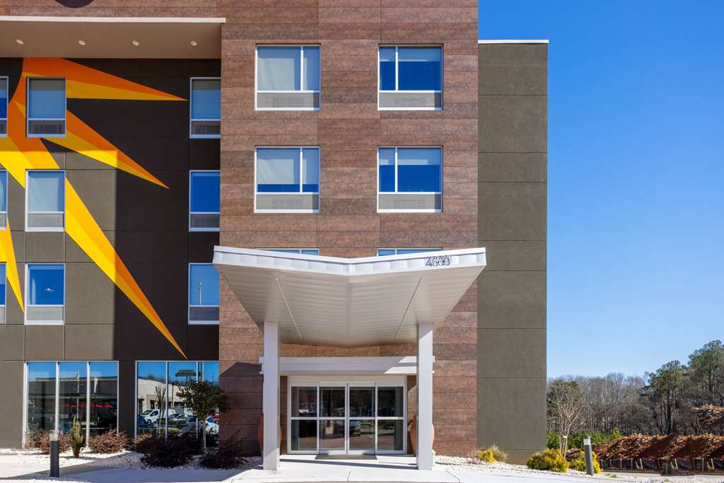 La Quinta Inn & Suites by Wyndham Locust Grove - photo 8