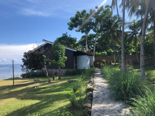 Sanctum Una Una Eco Dive Resort - carbon neutral hotel in Luwuk