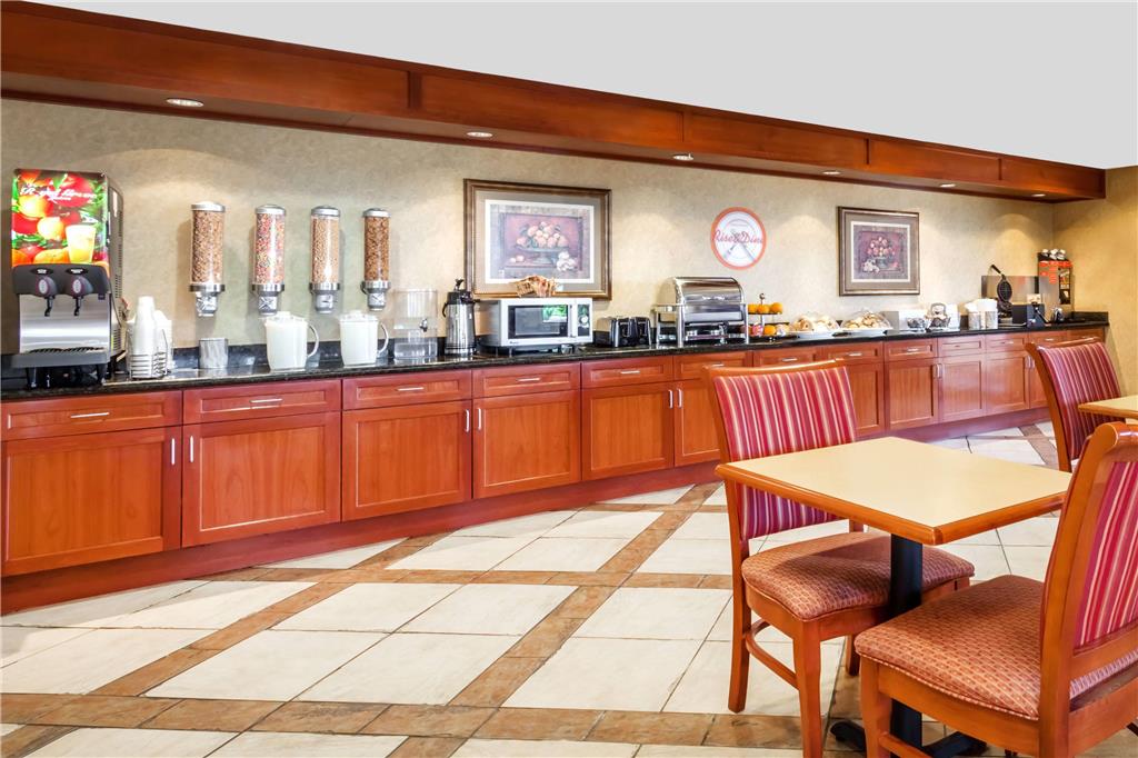 Howard Johnson by Wyndham Evansville East - photo 25