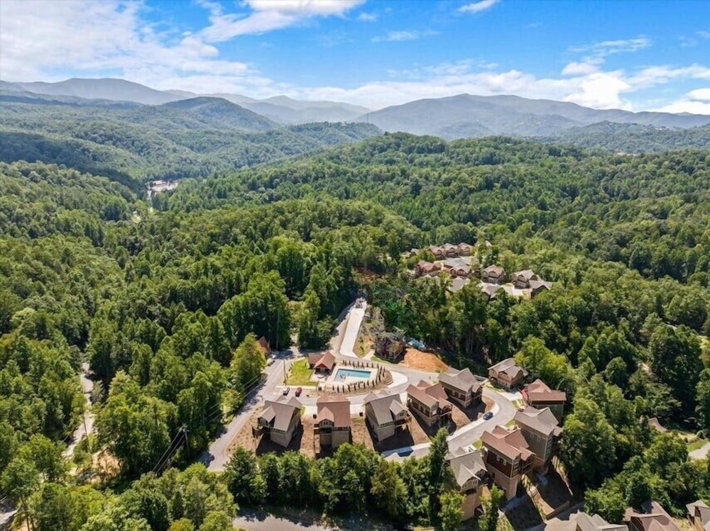 Running Bear in Gatlinburg, United States