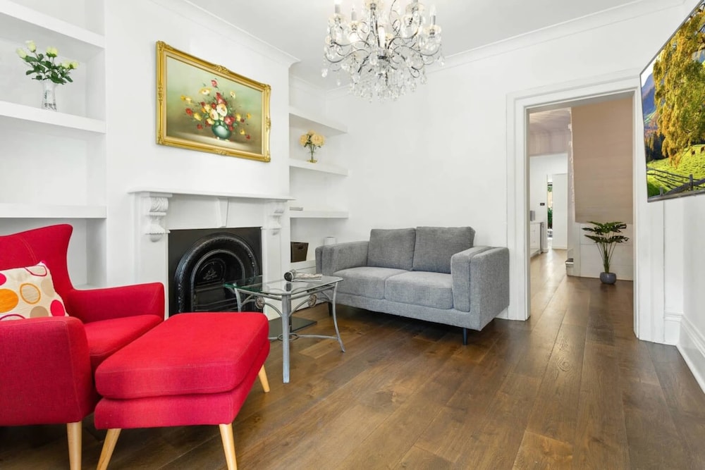 Traditional 2 Bed Terrace House in Millers Point — 4-Star Luxury Hotel in Sydney, Australia
