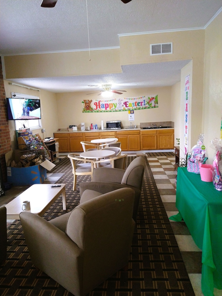 Grand View Plaza Inn & Suites - photo 4