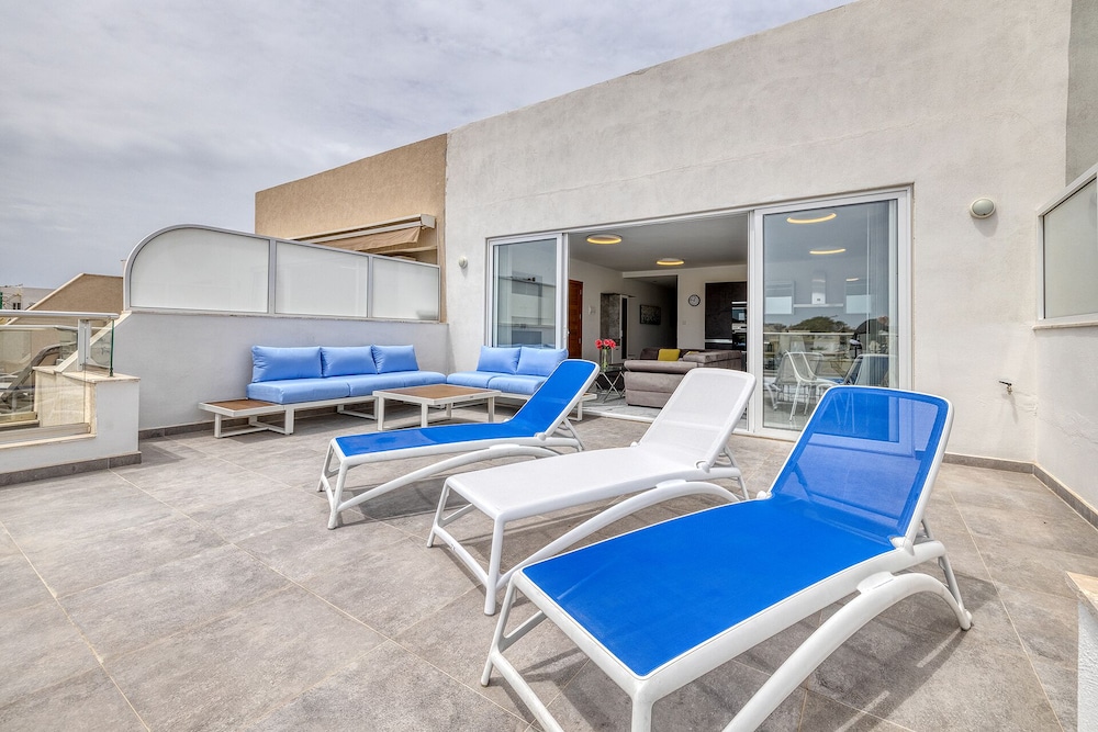 Fabulous Penthouse Close to St George s Bay Swieqi in Swieqi, Malta