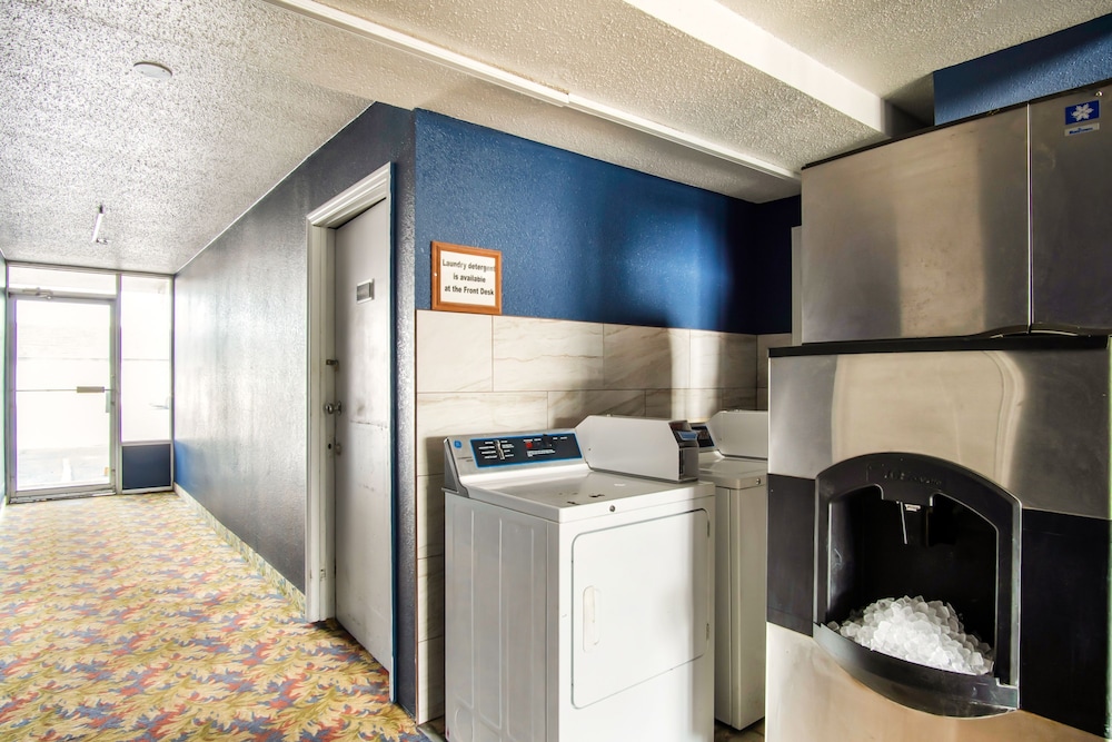 OYO Hotel Hutchinson West 4th Ave - photo 55