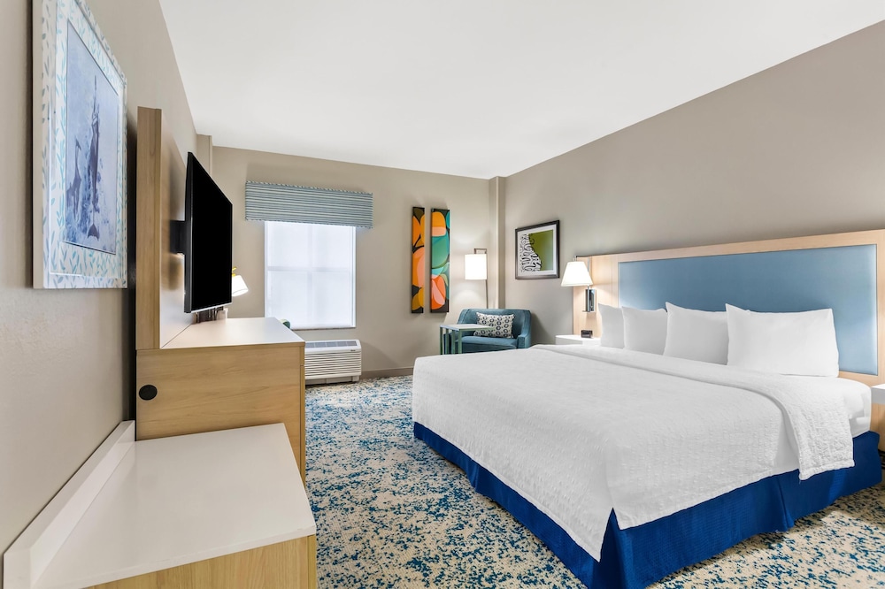 Hampton Inn & Suites St. Petersburg Downtown - photo 13