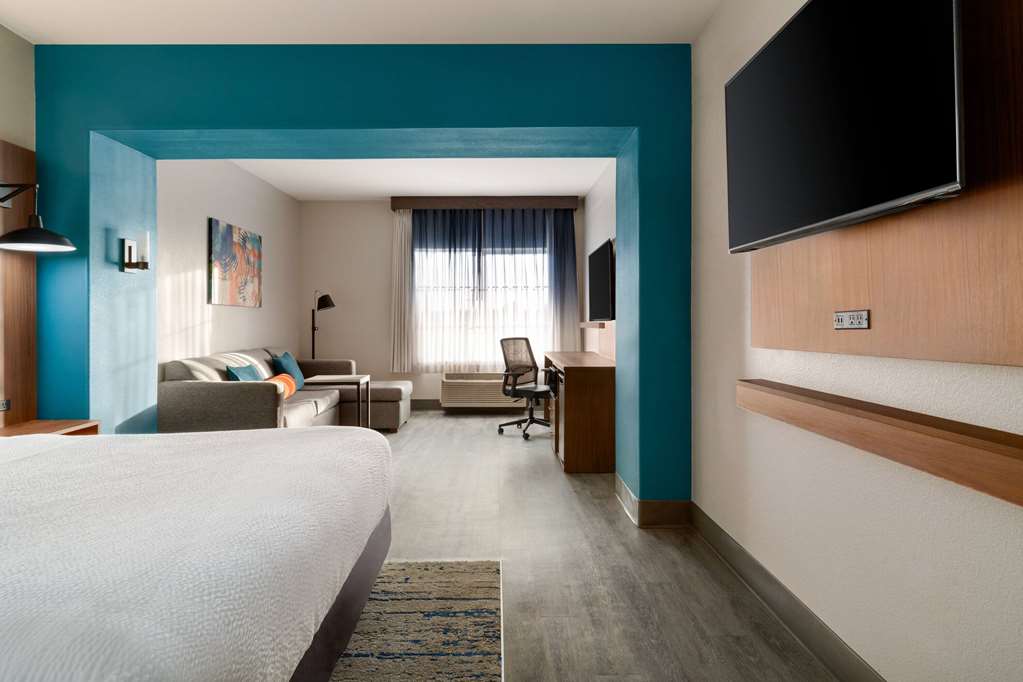 La Quinta Inn & Suites by Wyndham Stephenville - photo 32