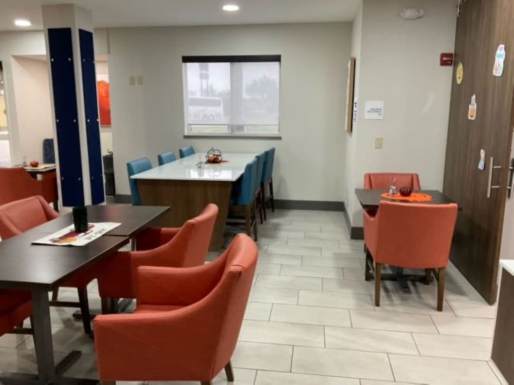 Holiday Inn Express Wichita North Park City by IHG - photo 17