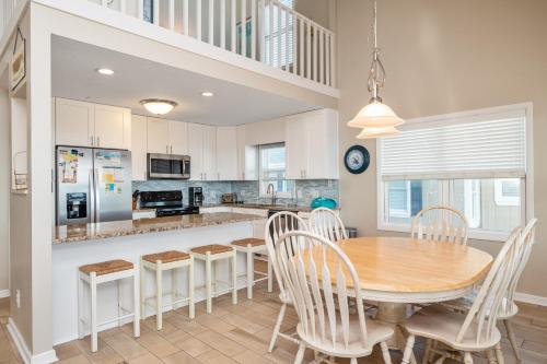 Front Row by Oak Island Accommodations - photo 16