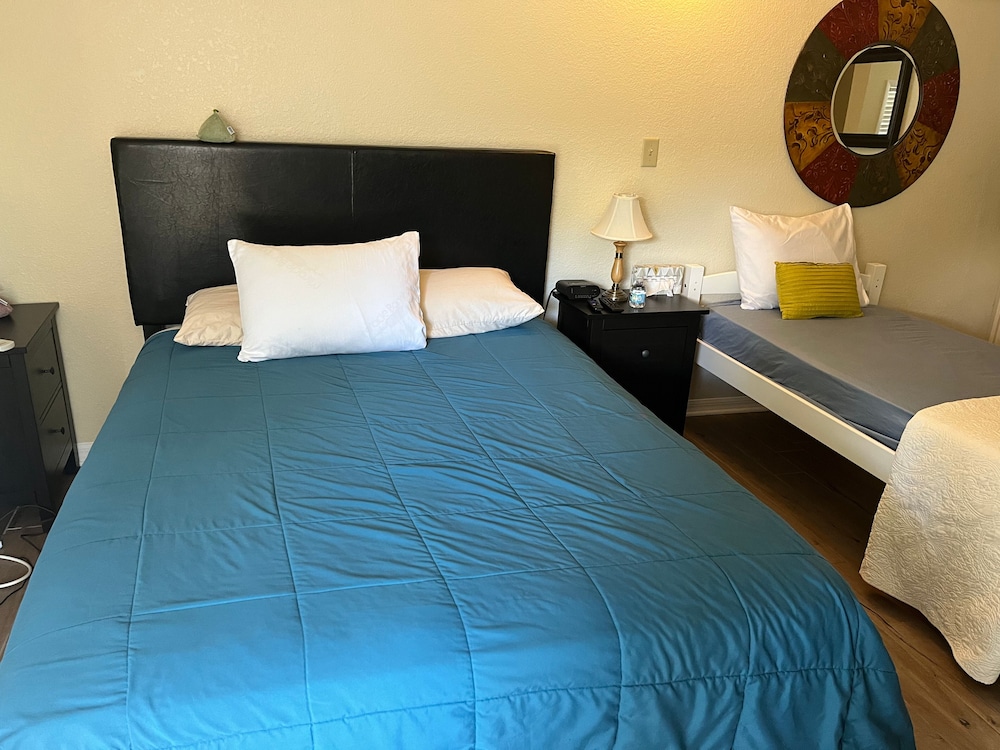 Mar Bay Motel &Suites - photo 21