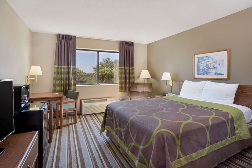 Super 8 by Wyndham Charles City - photo 8