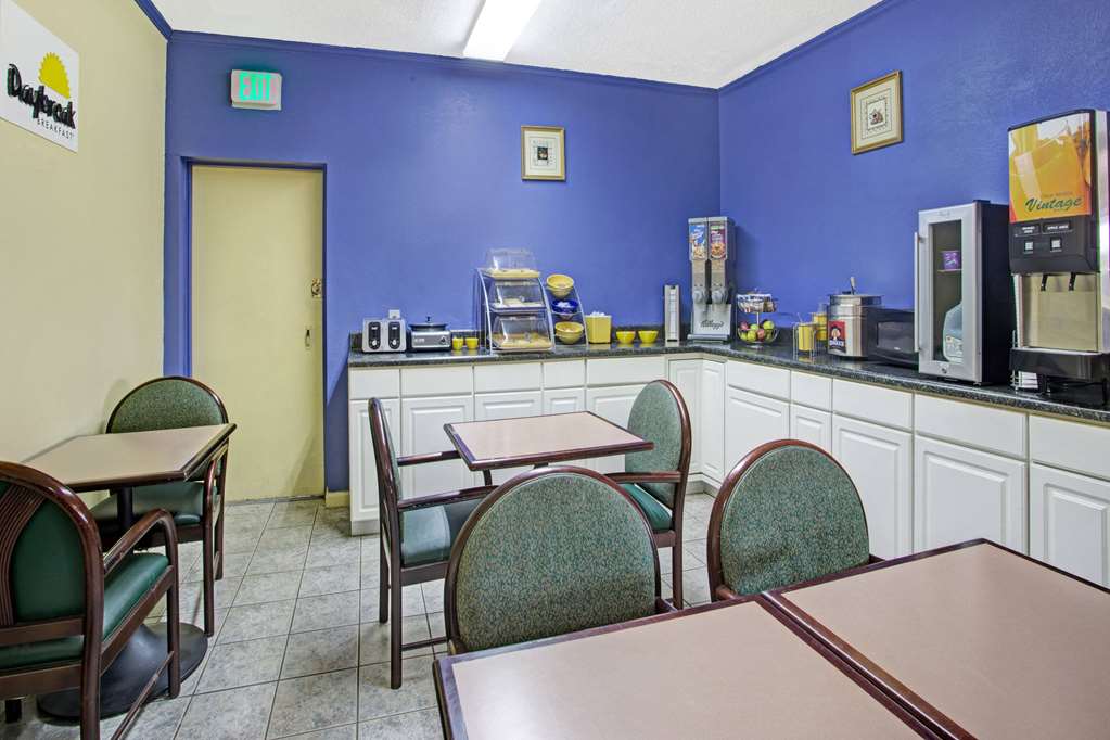 Days Inn by Wyndham Benson - photo 27