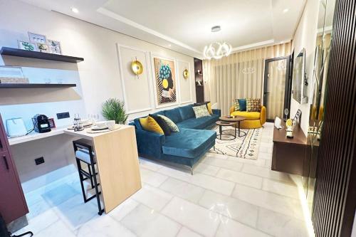 Stylish Appartement Lumineux et Luxueux Au Coeur De Maarif Quartier Palmier Près De Station Tramway & Bd Abdelmoumen Casablanca — 4-Star Luxury Hotel in Casablanca, Morocco