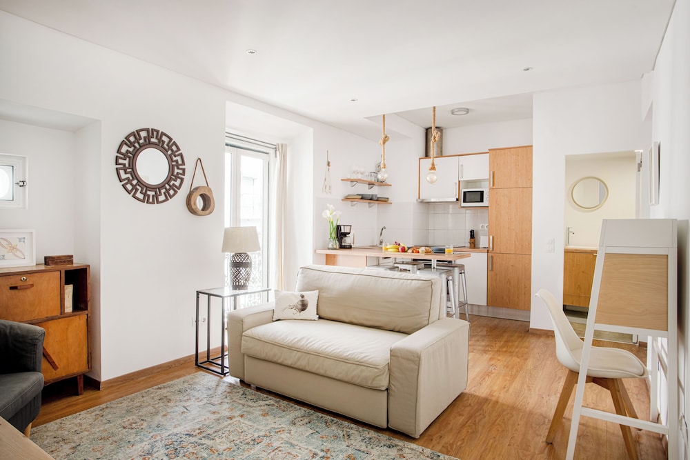 Curva do 28 Alfama — 4-Star Luxury Hotel in Lisbon, Portugal