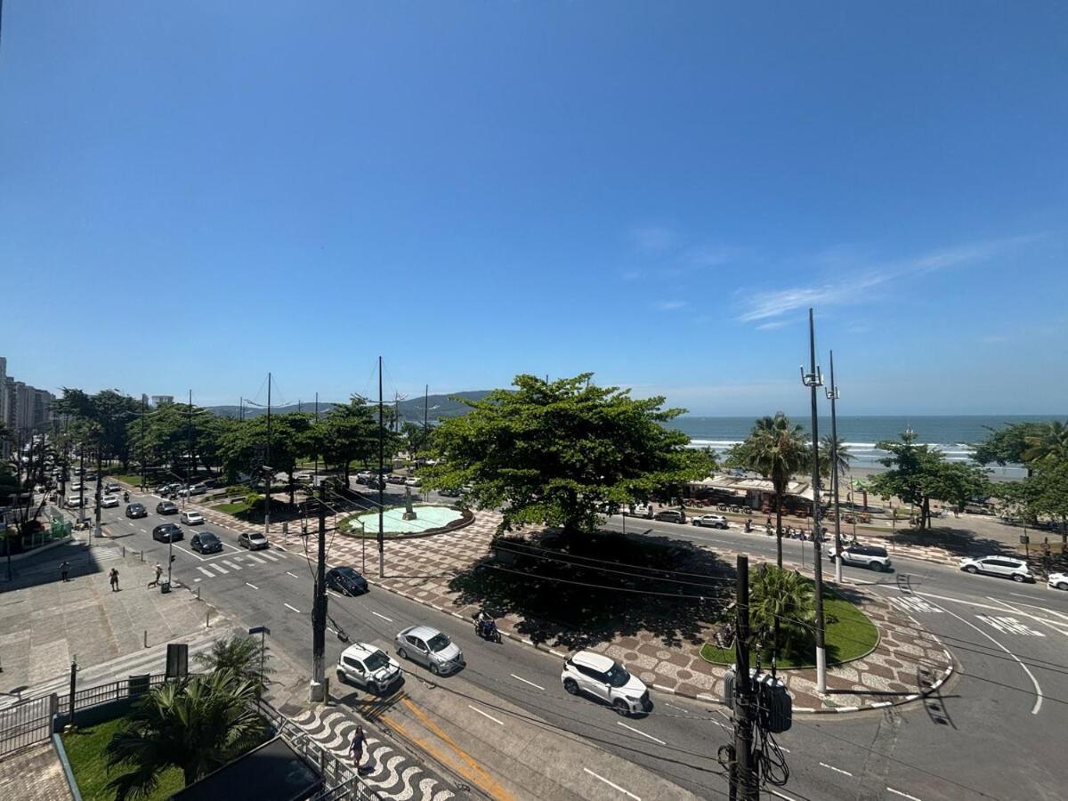 Kitnet Com Vista Mar Em Santos. — 4-Star Luxury Hotel in Santos, Brasil