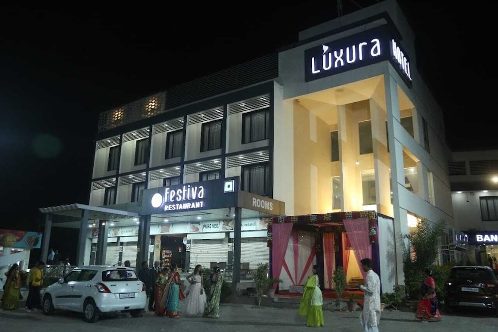 Hotel Luxura - carbon neutral hotel in Siddhapur
