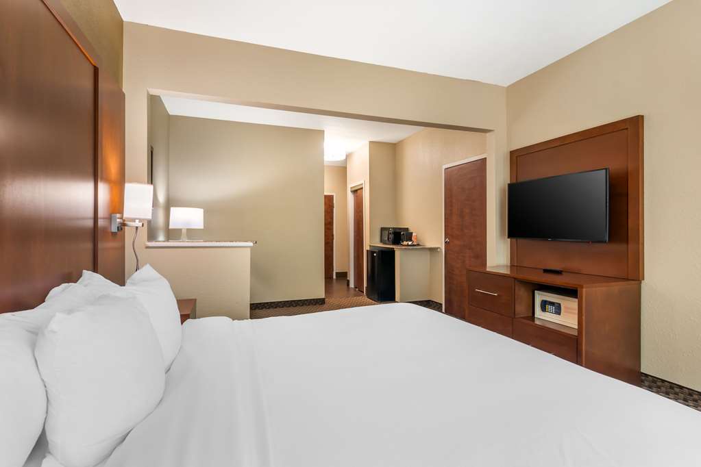 Comfort Suites Jefferson City - photo 51