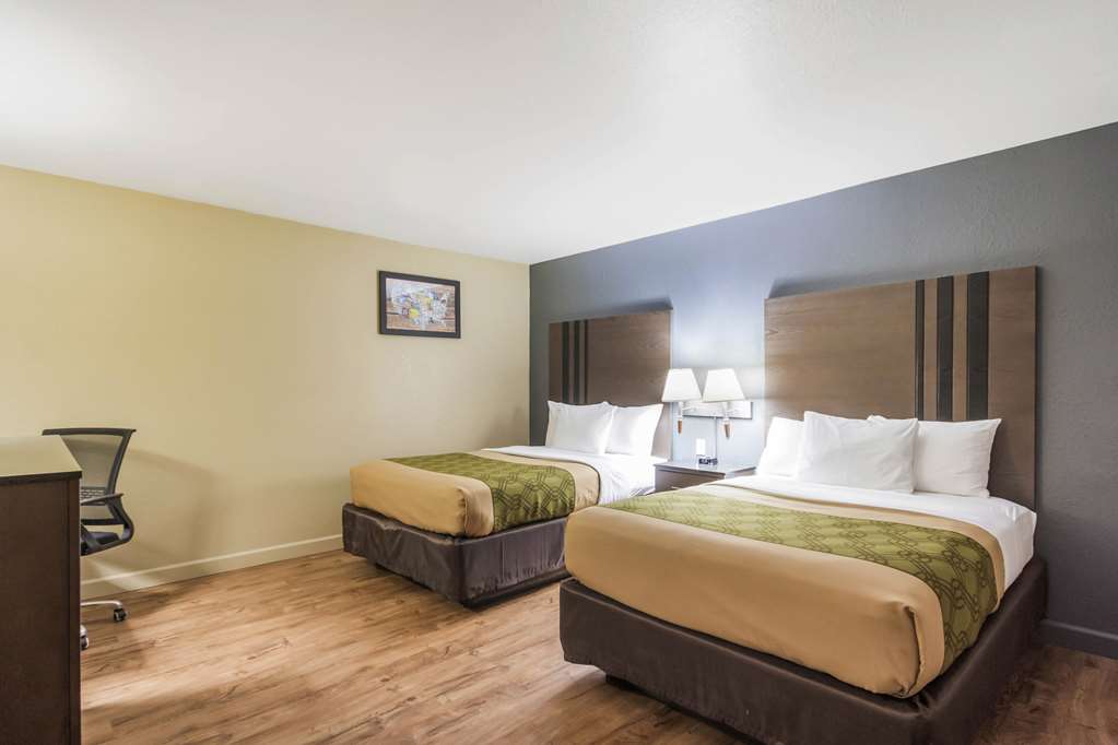 Econo Lodge Inn & Suites I 35 at Shawnee Mission - photo 39