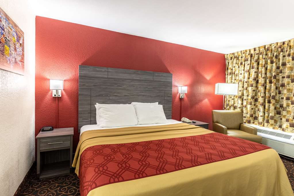 Econo Lodge Thomasville - photo 12
