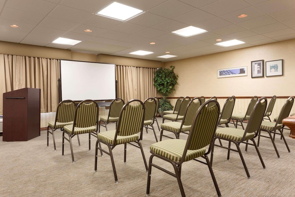 Country Inn & Suites by Radisson Norman near University - photo 15