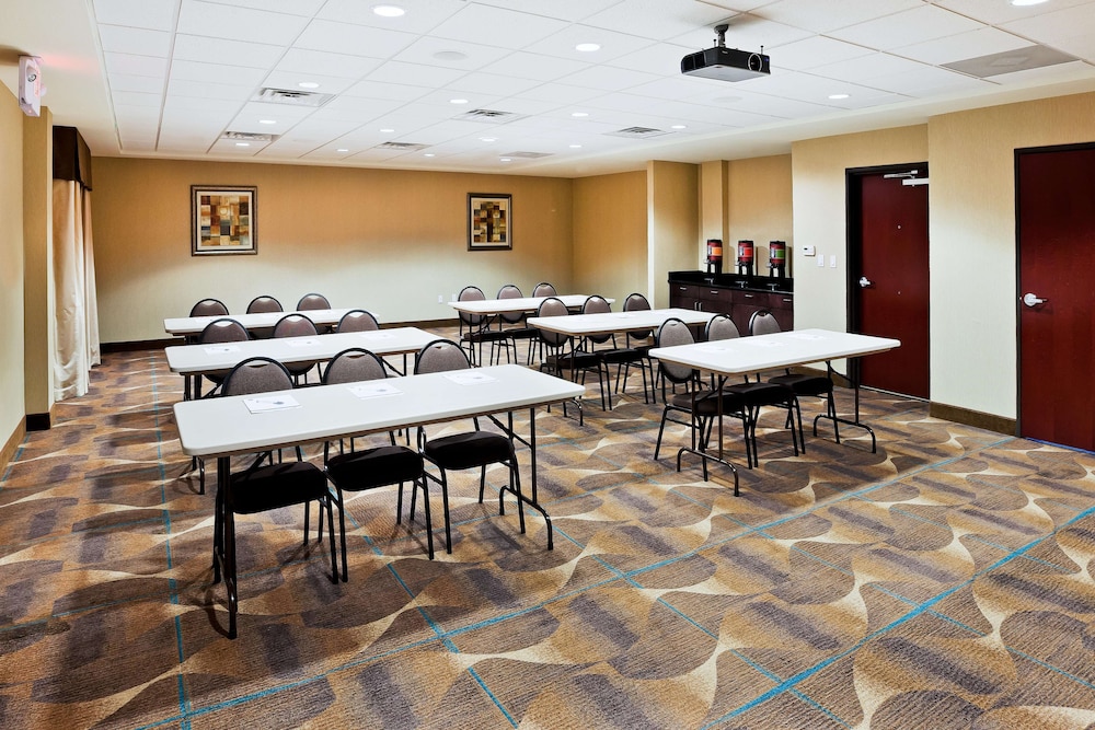Hampton Inn & Suites Liberal - photo 20