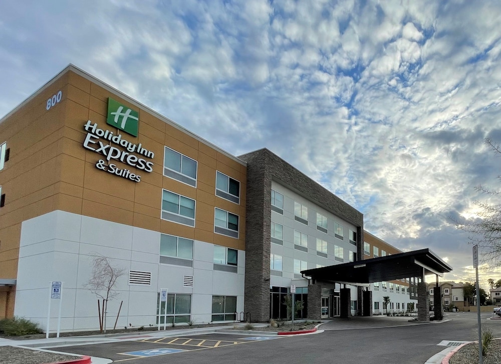 Holiday Inn Express & Suites Phoenix Airport North by IHG - photo 132