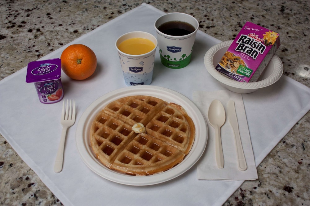 Hampton Inn Burlington - photo 17