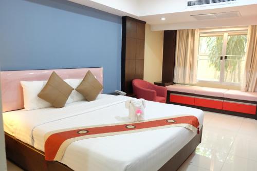 Phanhin Regent Executive Residence R1 — 4-Star Luxury Hotel in Si Maha Phot, Thailand