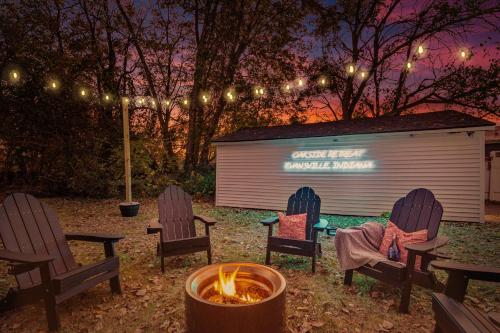 Game Room And Huge Yard With Fire Pit Yard Games And Bbq Near Ue And Downtown — Evansville