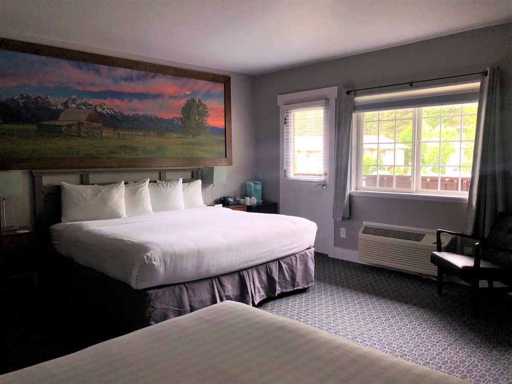 Blue Elk Inn - photo 9