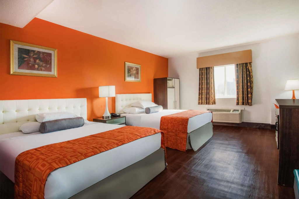 Howard Johnson Express Inn Bronx - photo 19