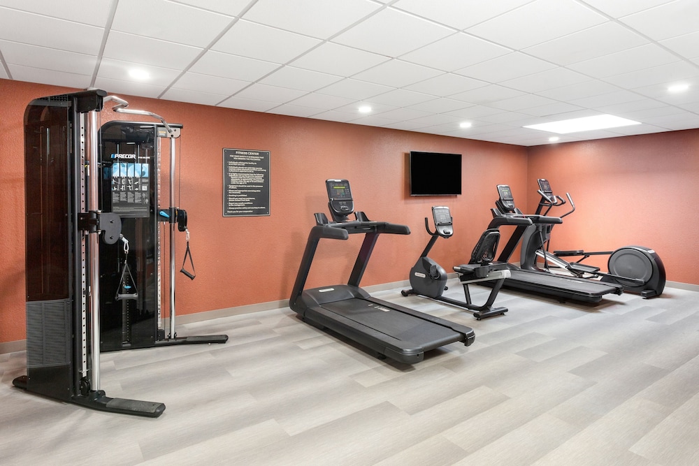 Candlewood Suites Columbus North - photo 35