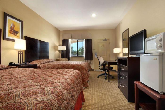 Super 8 by Wyndham Stephenville - photo 2