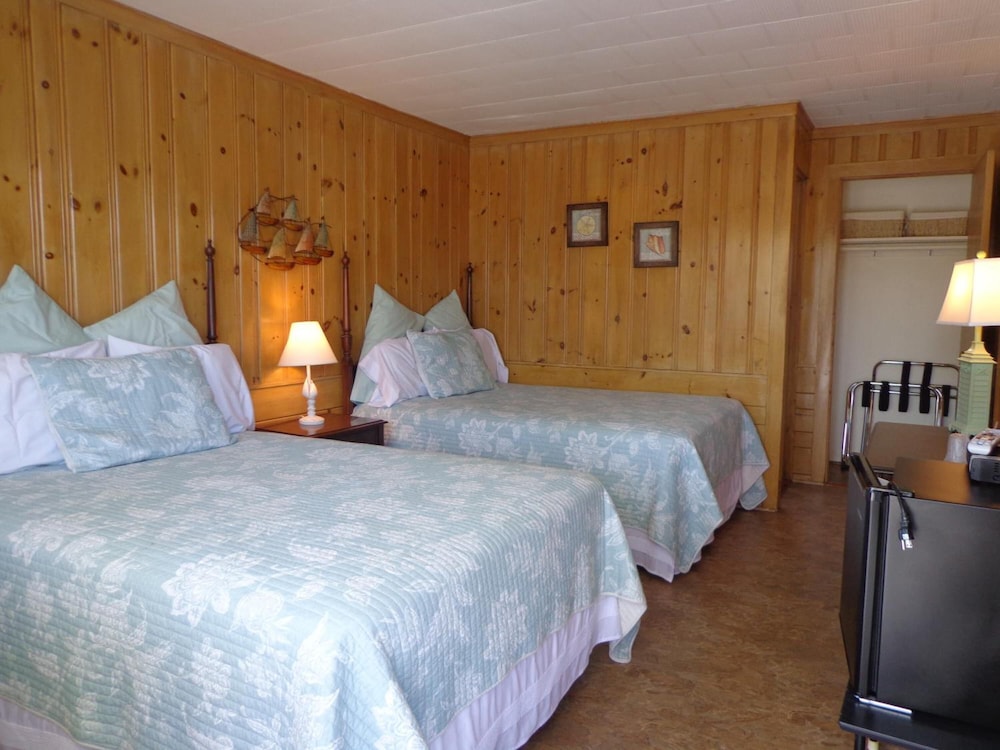 Town & Beach Motel - photo 16