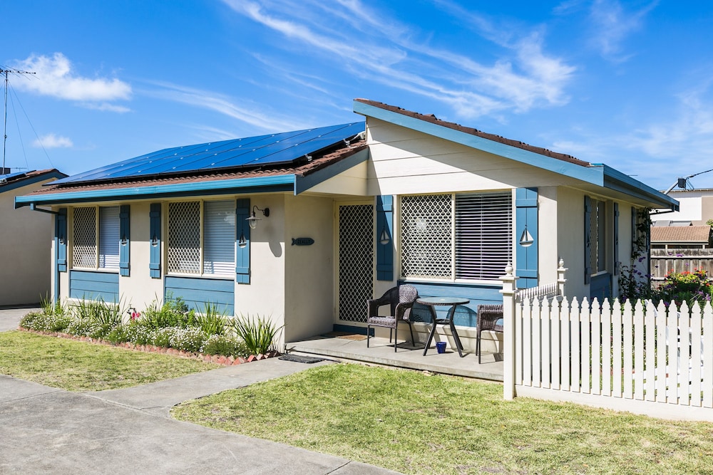 Beachfront Cottages Torquay — 4-Star Luxury Hotel in Torquay, Australia