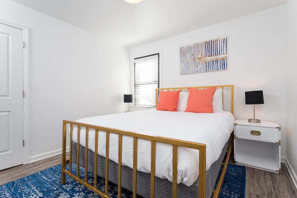 8 BRs Comprised of 4 2BR Suites by Domio - photo 22
